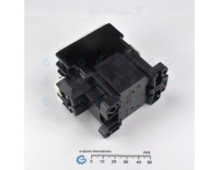 Fuji SC-03 Magnetic Contactor 2.2KW @ 240VAC 110VAC Coil 3-pole Fuji SC-03 Magnetic Contactor 2.2KW @ 240VAC 110VAC Coil 3-pole