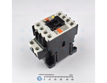 Fuji SC-03 Magnetic Contactor 2.2KW @ 240VAC 110VAC Coil 3-pole Fuji SC-03 Magnetic Contactor 2.2KW @ 240VAC 110VAC Coil 3-pole